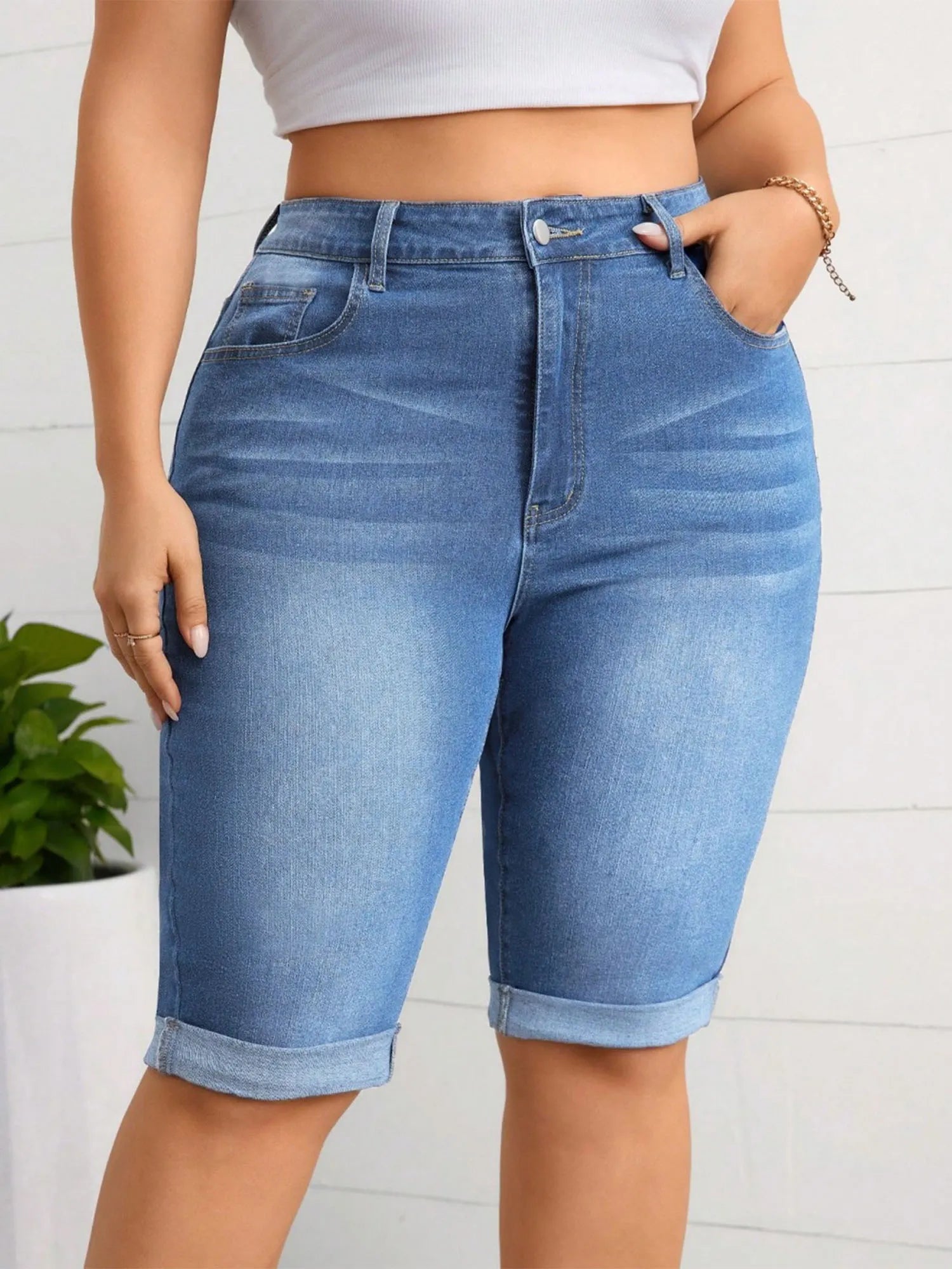 Mid-Rise Slimming Stretch Denim Cropped Jeans