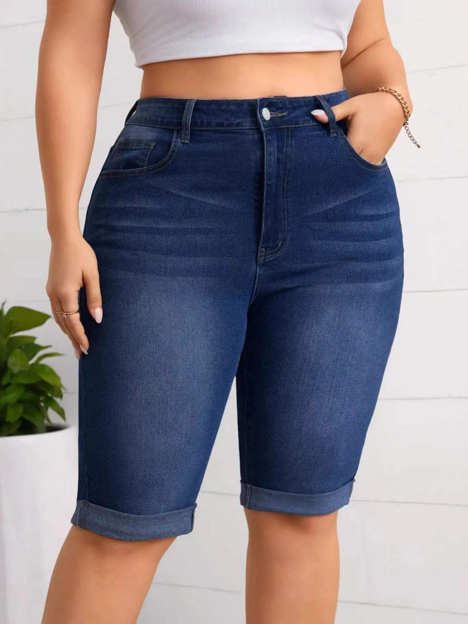 Mid-Rise Slimming Stretch Denim Cropped Jeans