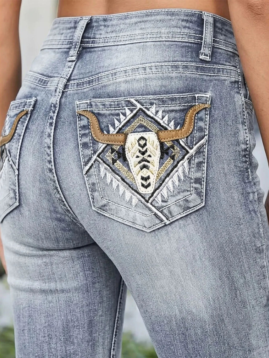 Women Vintage Bull Head Embroidery Flare Jeans