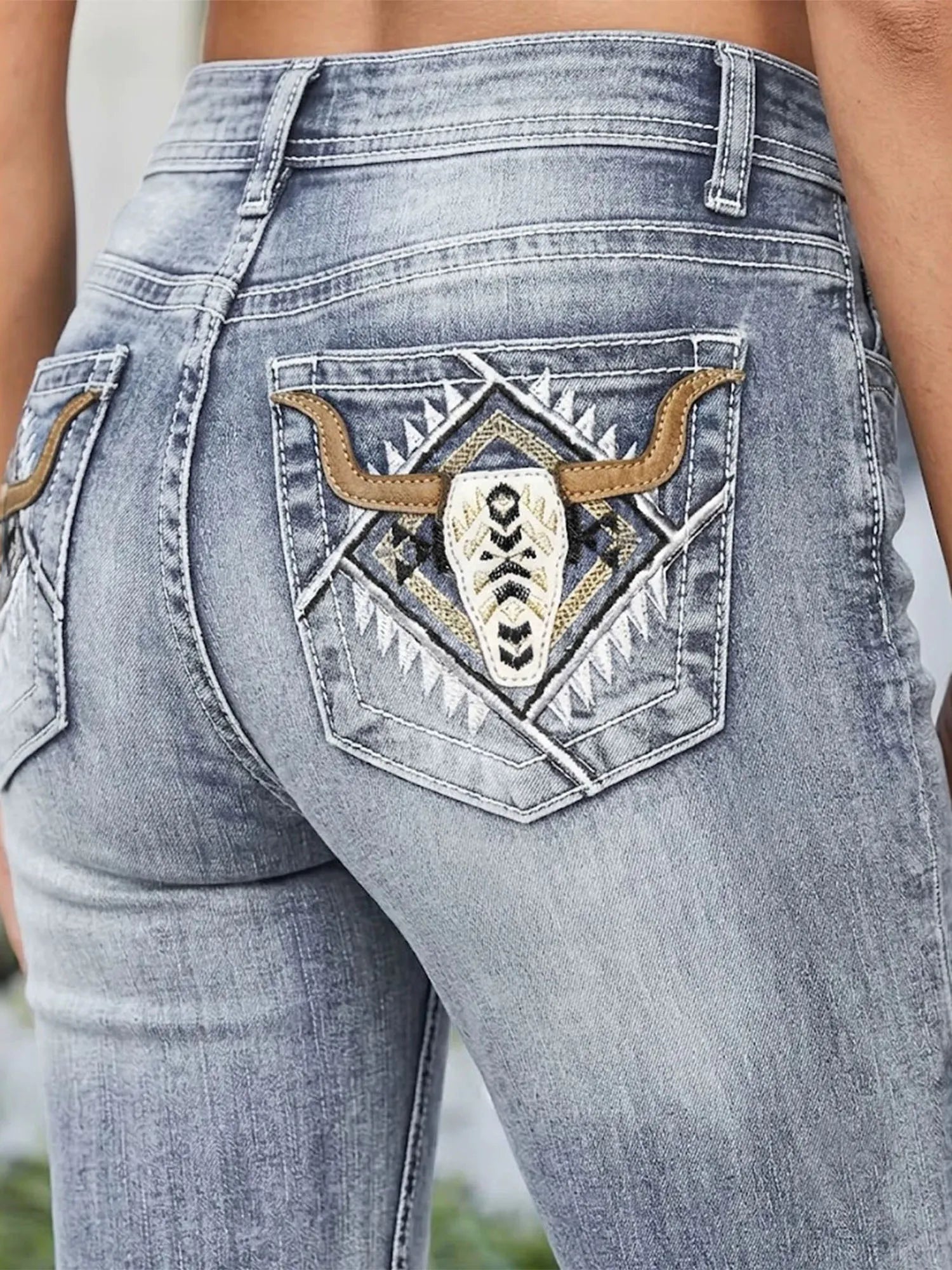 Women Vintage Bull Head Embroidery Flare Jeans