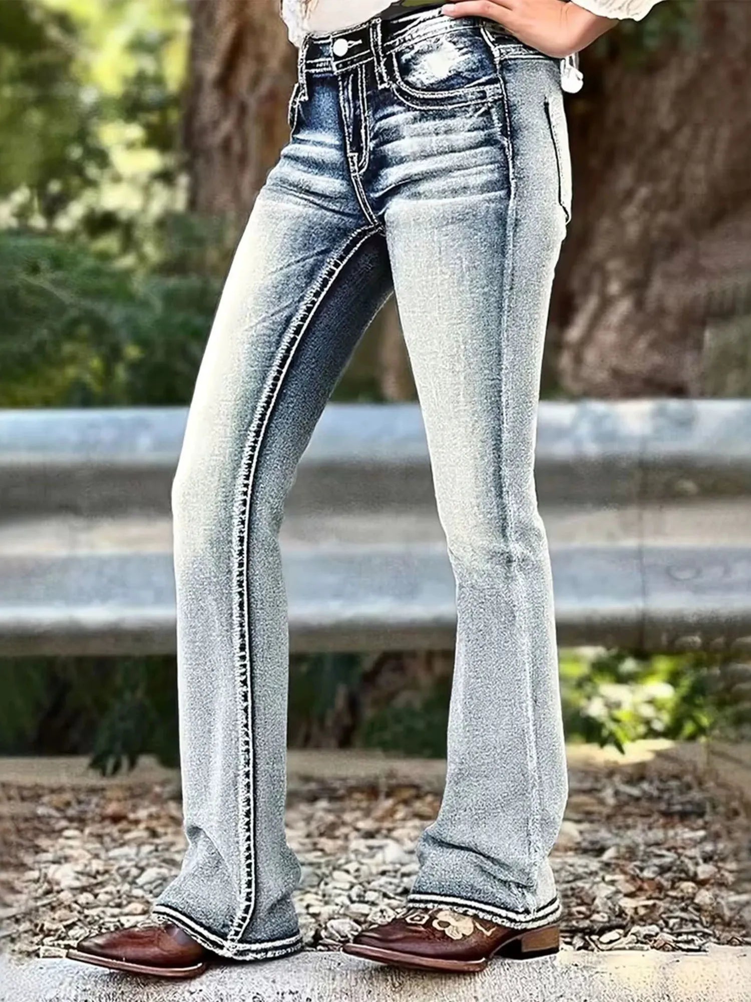 Women Vintage Bull Head Embroidery Flare Jeans